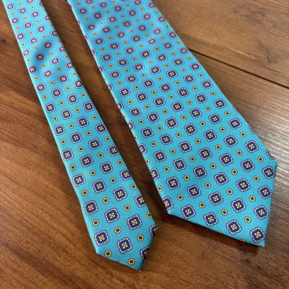 R. Bryant Ltd. Williamsburge VA Mens Silk Necktie Teal Blue Geometric Medallion